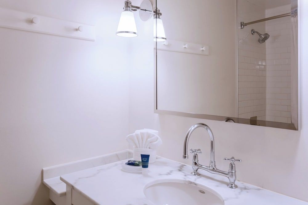 undefined Four Points by Sheraton San Diego 3