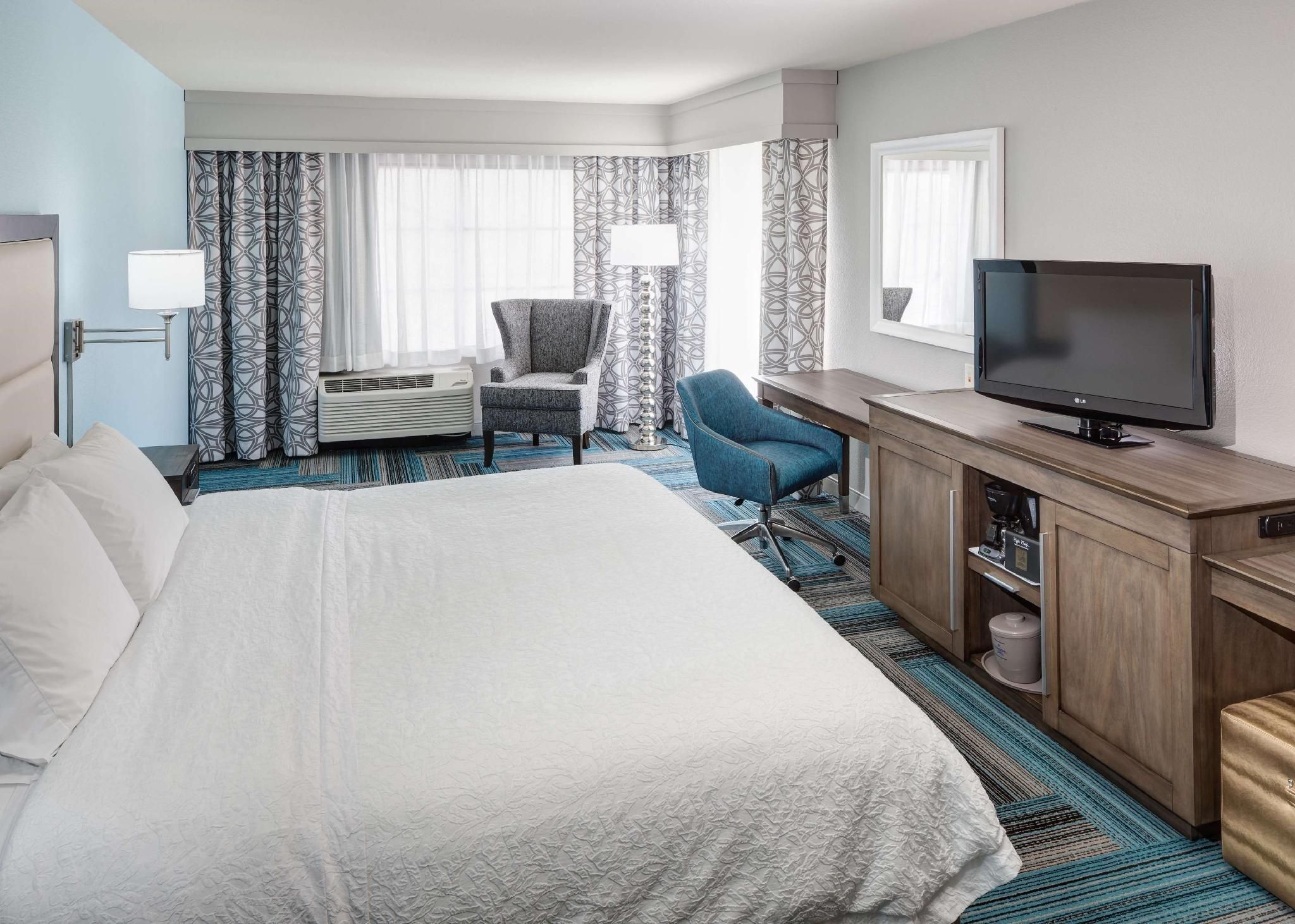 1 KING BED 1 BEDROOM SUITE NONSMOKING