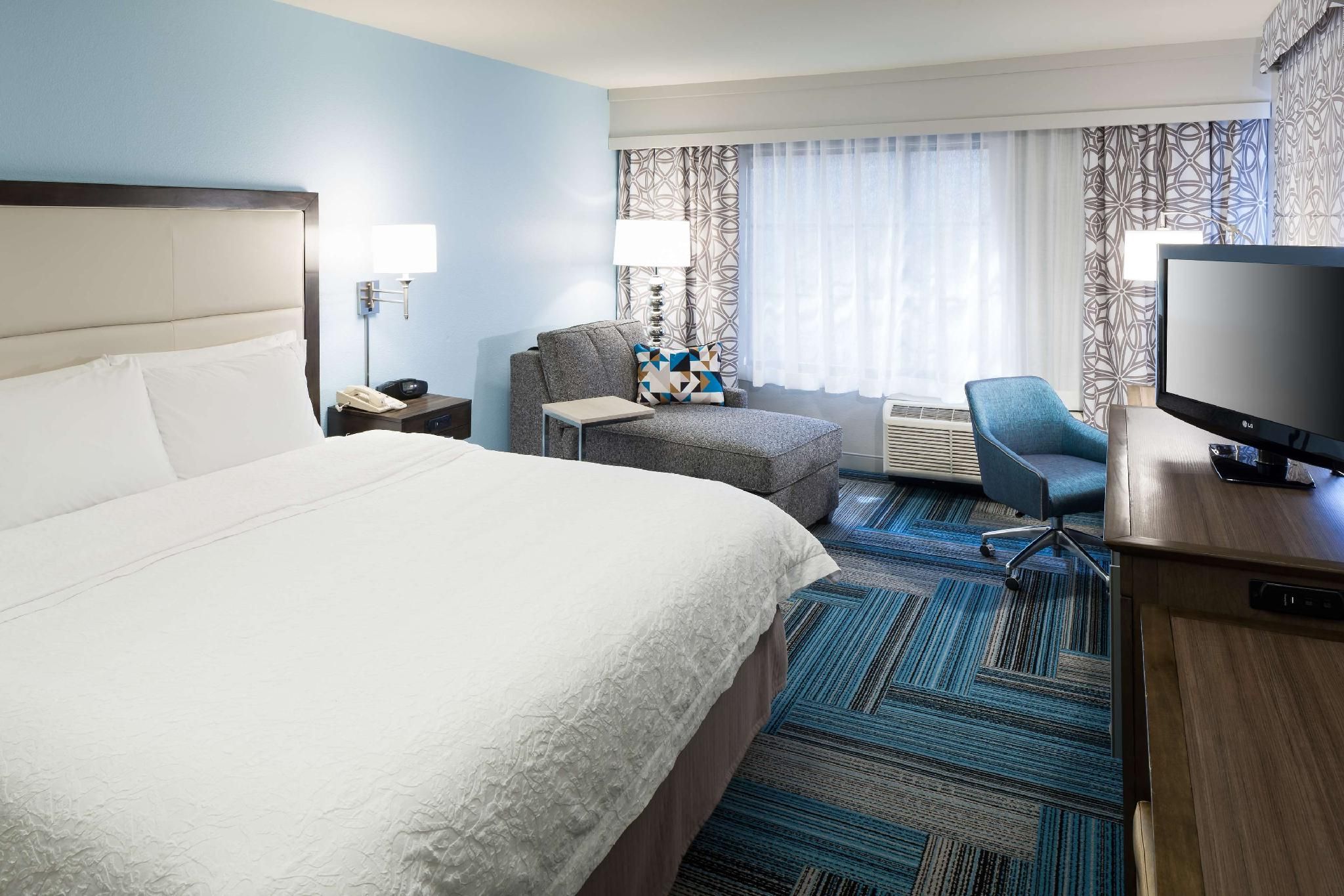 Hampton Inn San Diego-Downtown/Airport Area 1 KING BED STUDY WITH SOFABED NONSMOKING