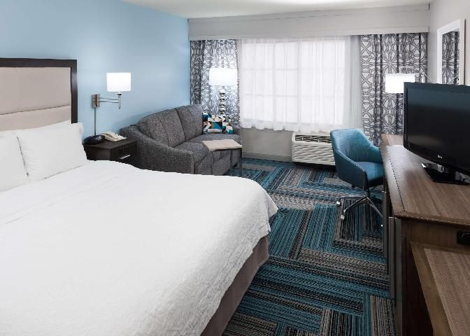 1 KING MOBILITY ACCESS RI SHWR SUITE NOSMOK