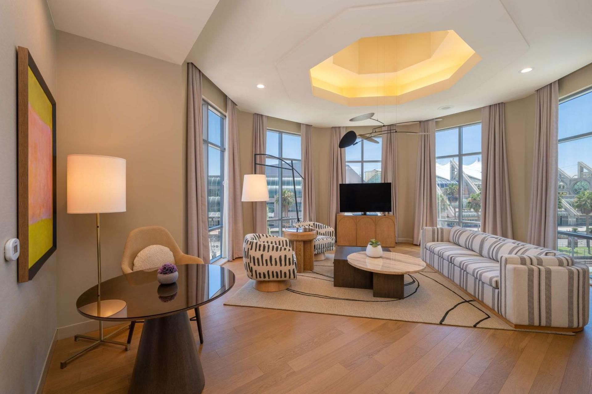 PRESIDENTIAL LOFT SUITE - 1 KING