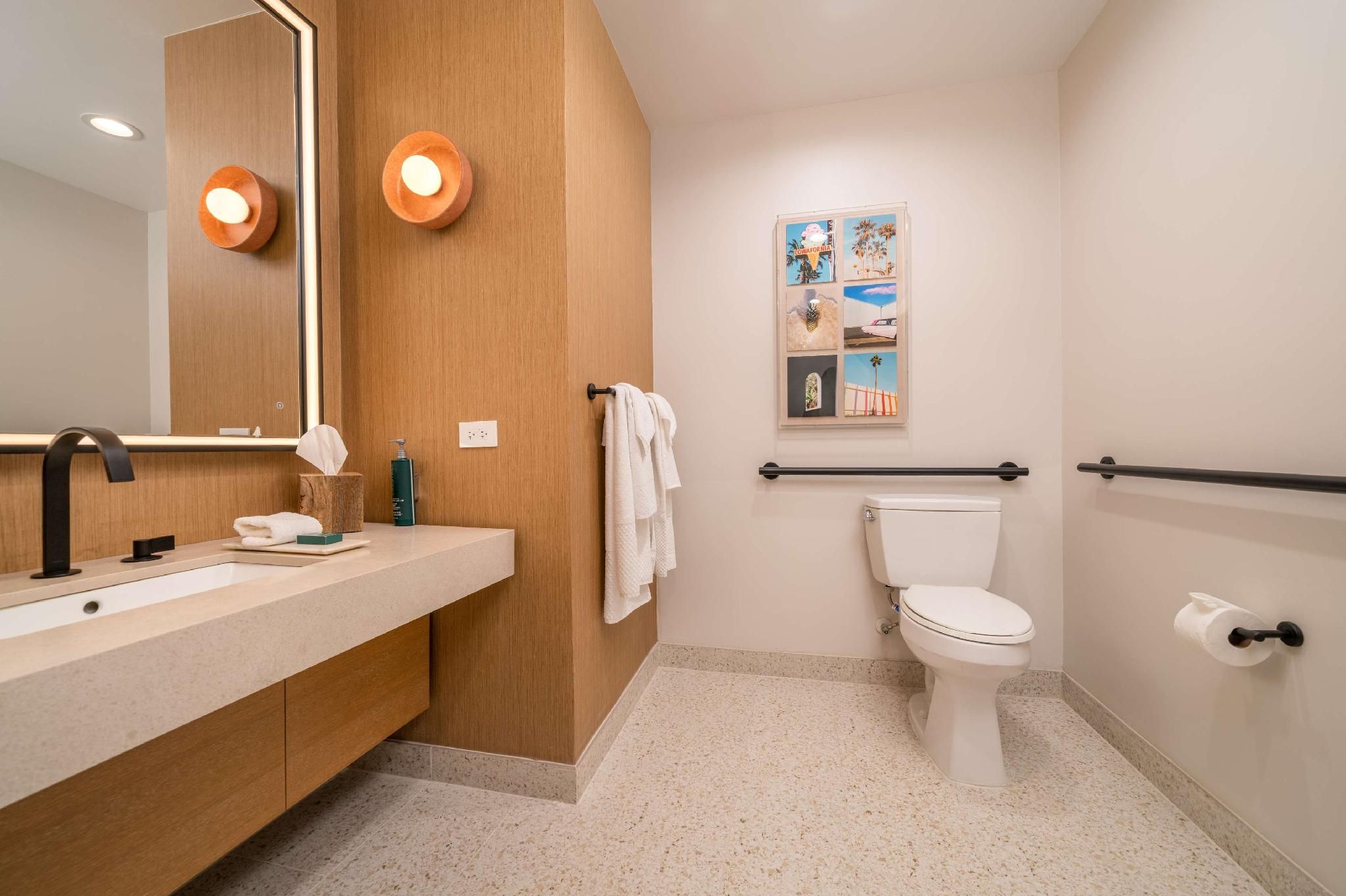 Corner 1 Bdrm Ste-1kg Mobility Access 3 X3shwr