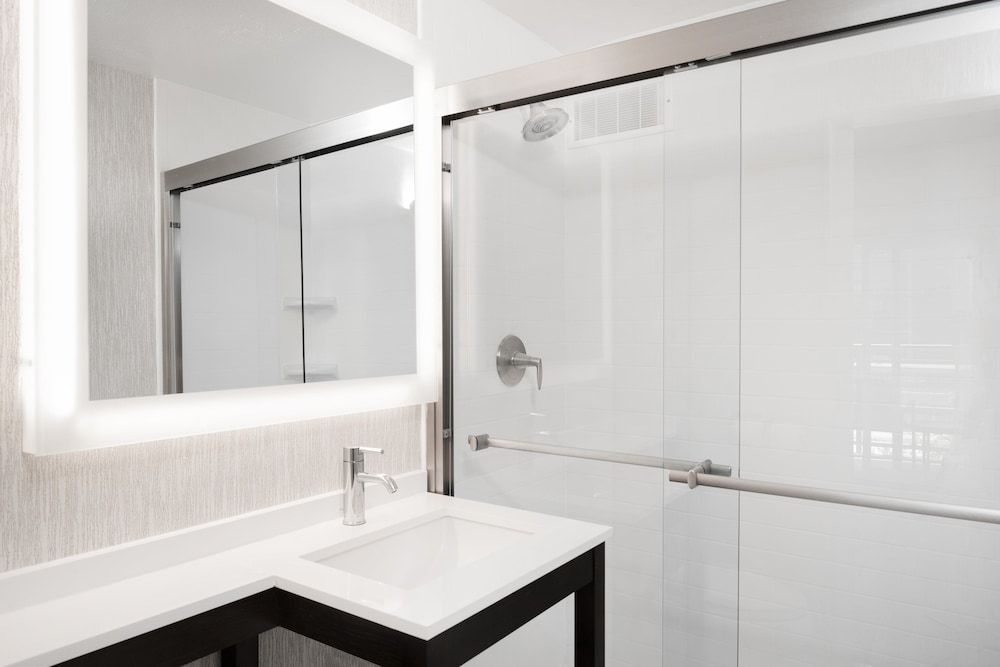 Holiday Inn Express San Diego Downtown by IHG Standard Room, 1 King Bed 8