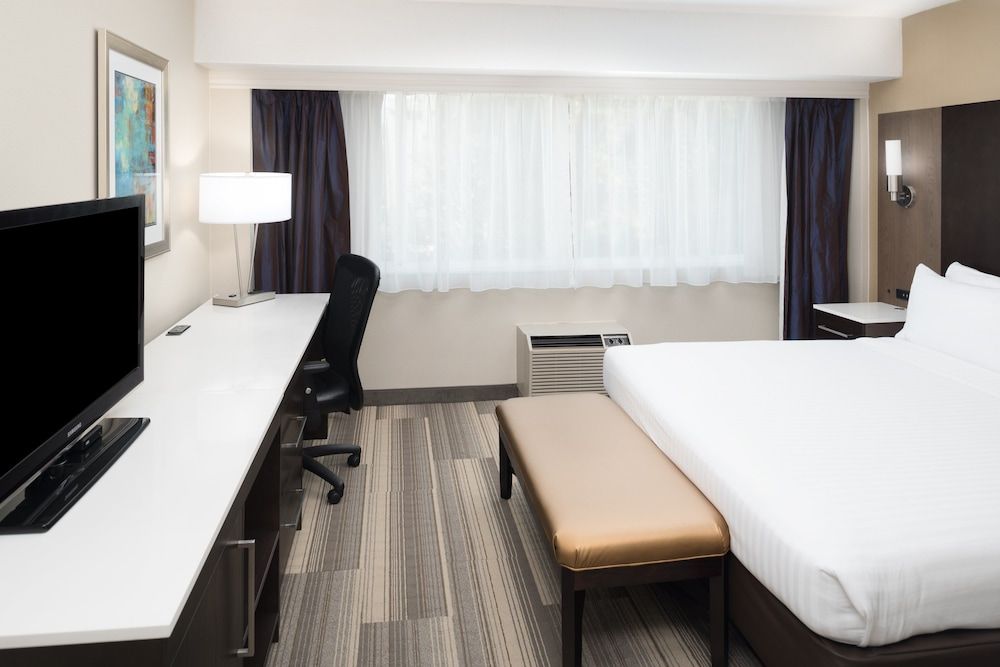 Holiday Inn Express San Diego Downtown by IHG Standard Room, 1 King Bed 4