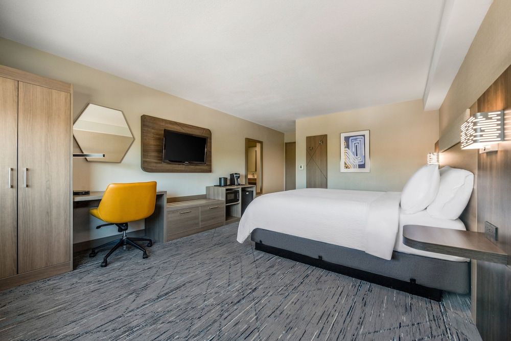 Holiday Inn Express Hotel & Suites San Diego-Sorrento Valley by IHG