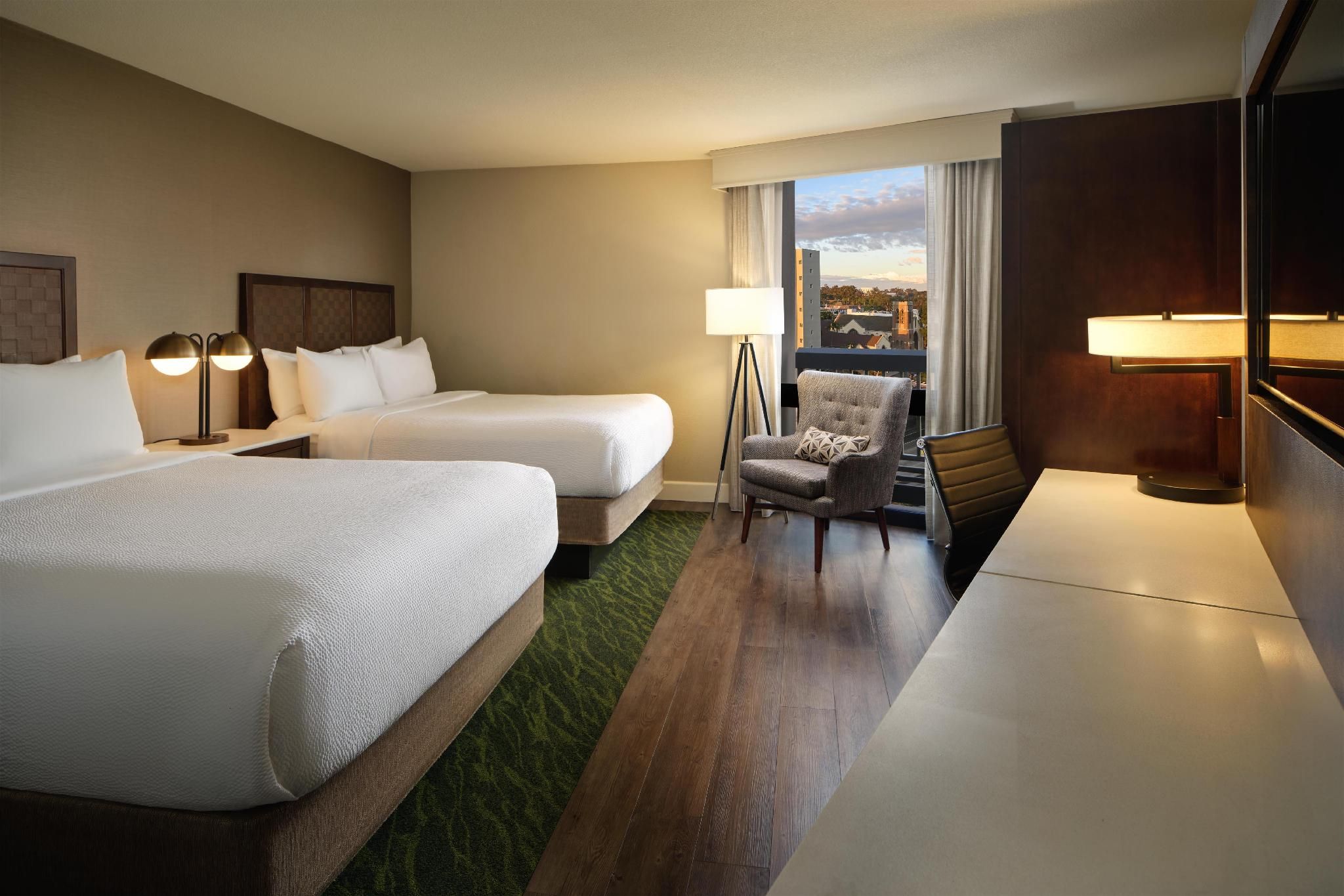 2 Queen Beds, Nonsmoking, Higher Floor, City View