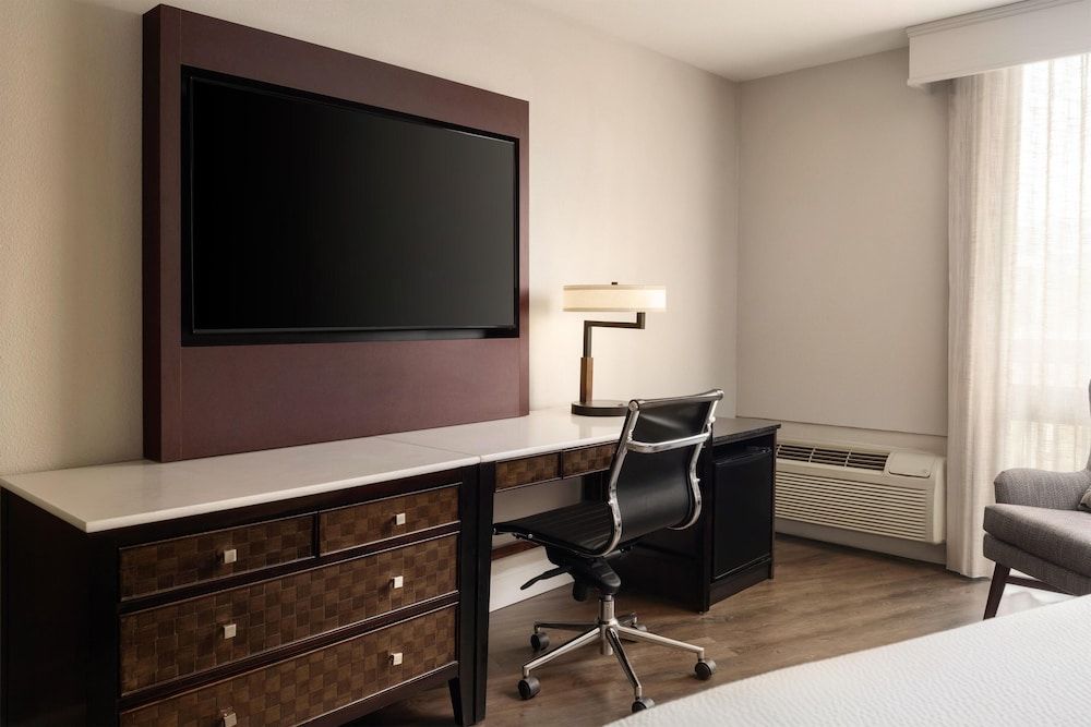 undefined The DEXTRO Little Italy, BW Premier Collection 8