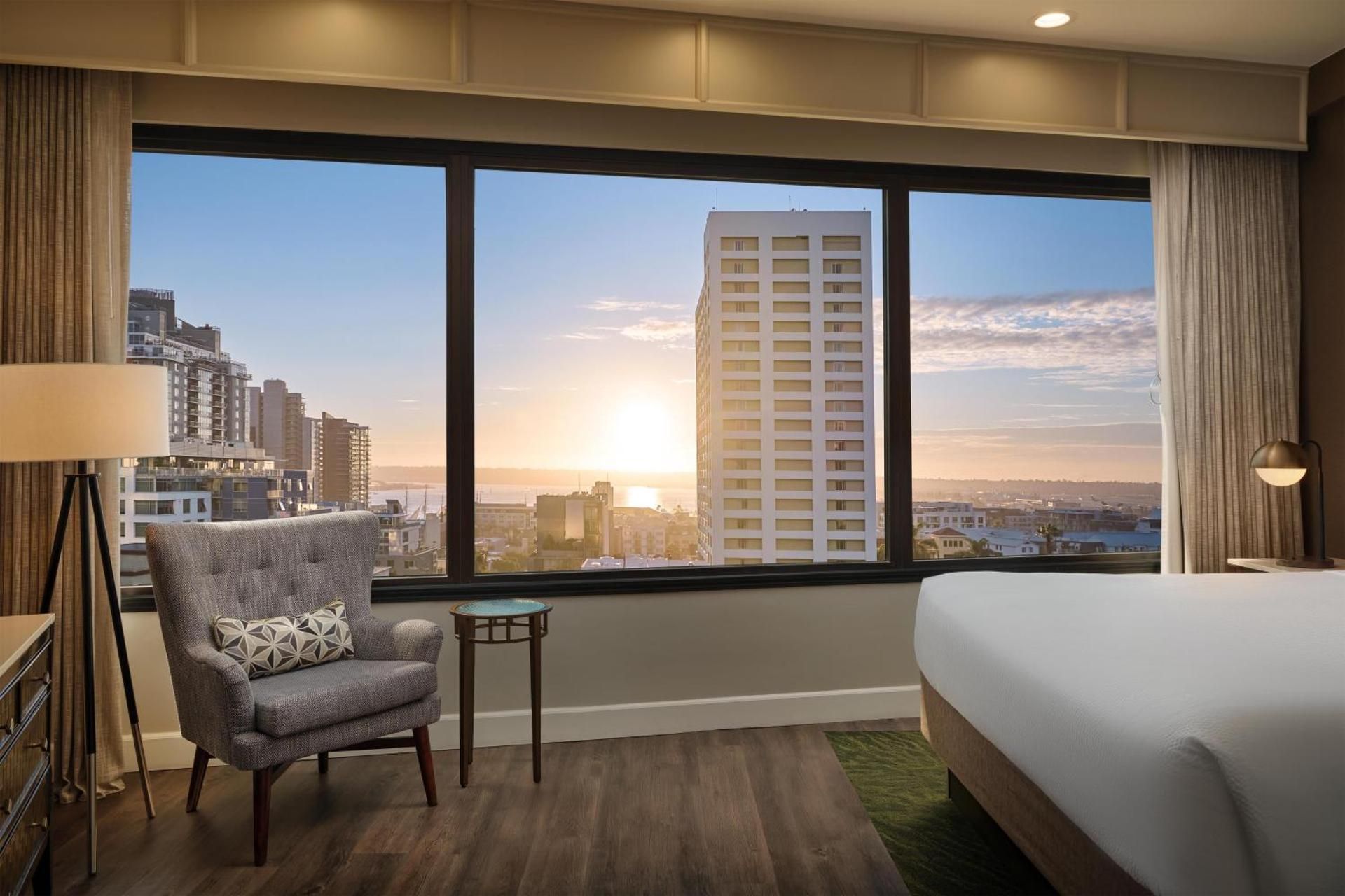 King Room with Bay View - Top Floor/Non-Smoking