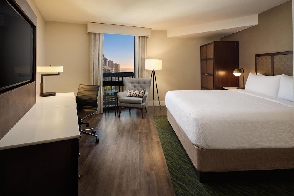 undefined The DEXTRO Little Italy, BW Premier Collection 2