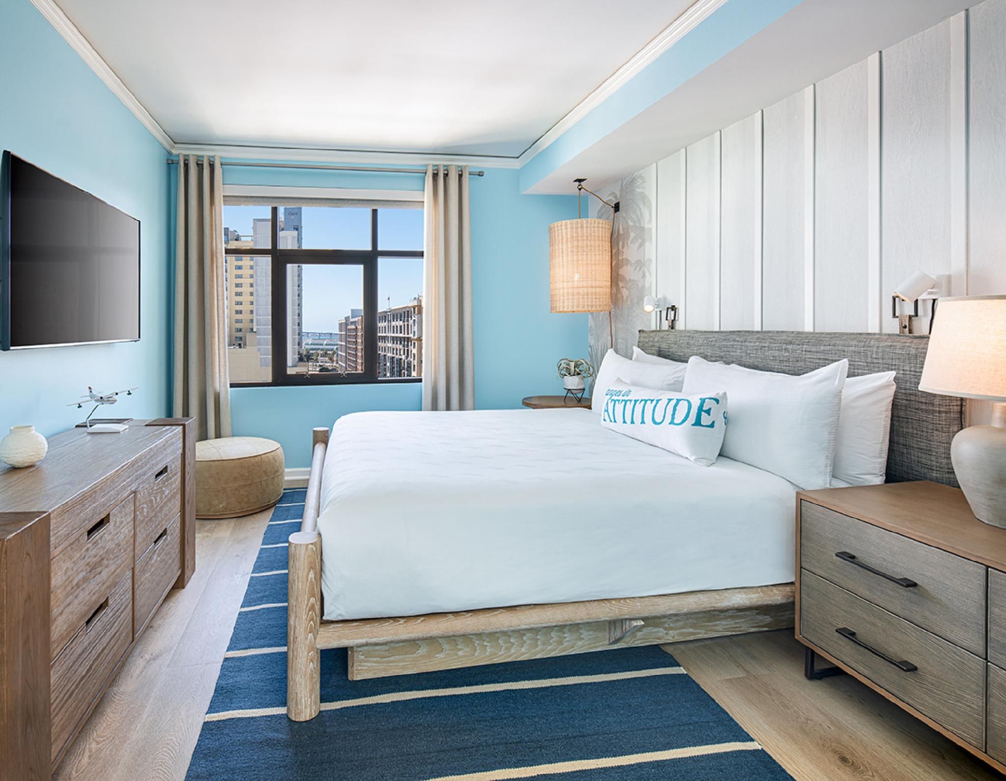 Accessible Masters Suite With 1 King Bed