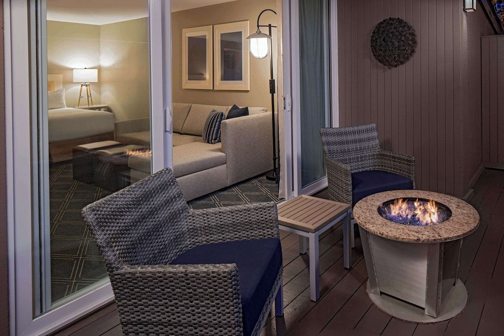 Room, 1 King Bed (with Patio)