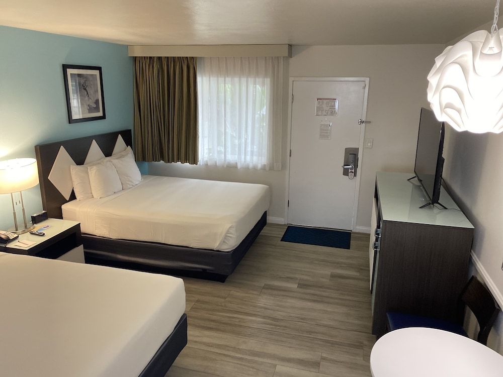 Kings Inn San Diego Standard Room, 2 Queen Beds 4