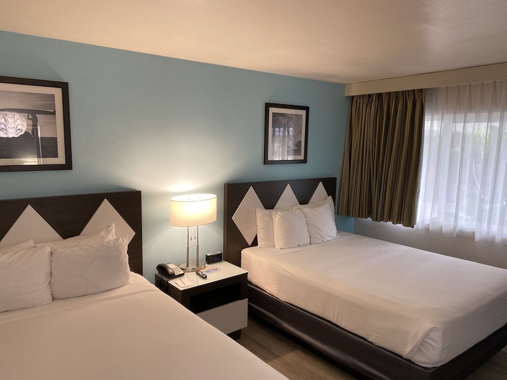 Kings Inn San Diego Standard Room, 2 Queen Beds 5