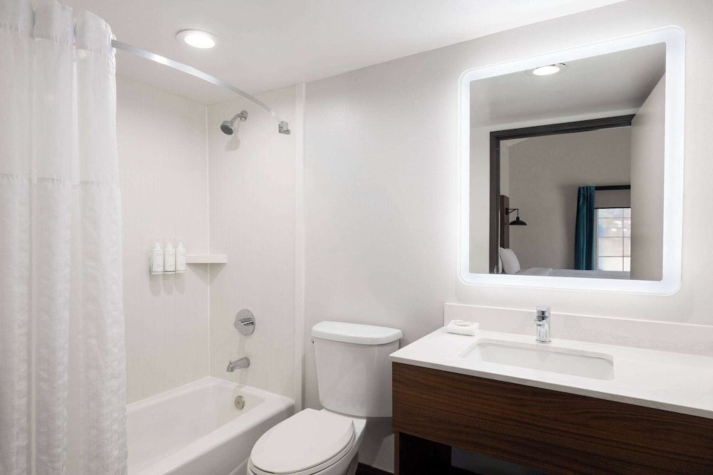 La Quinta Inn by Wyndham San Diego - Miramar Room, 1 King Bed, Non Smoking 9