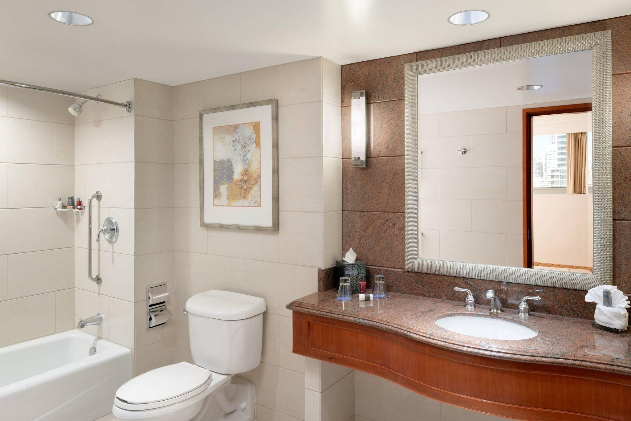 Concierge level, Guest room, 1 King, Water view, High floor