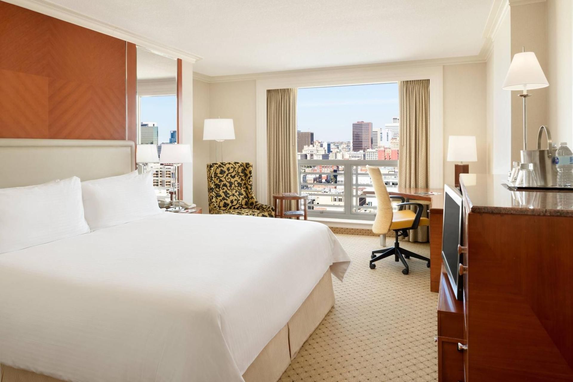 King Room with Roll-In Shower and City View - High Floor/Mobility Accessible