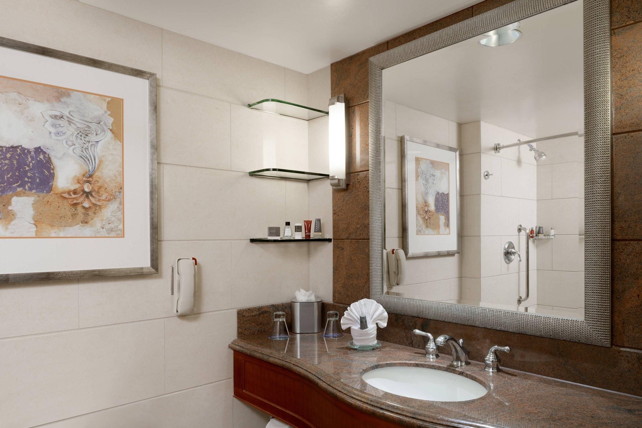 Deluxe Guest Room, 2 Double, Water View, High Floor