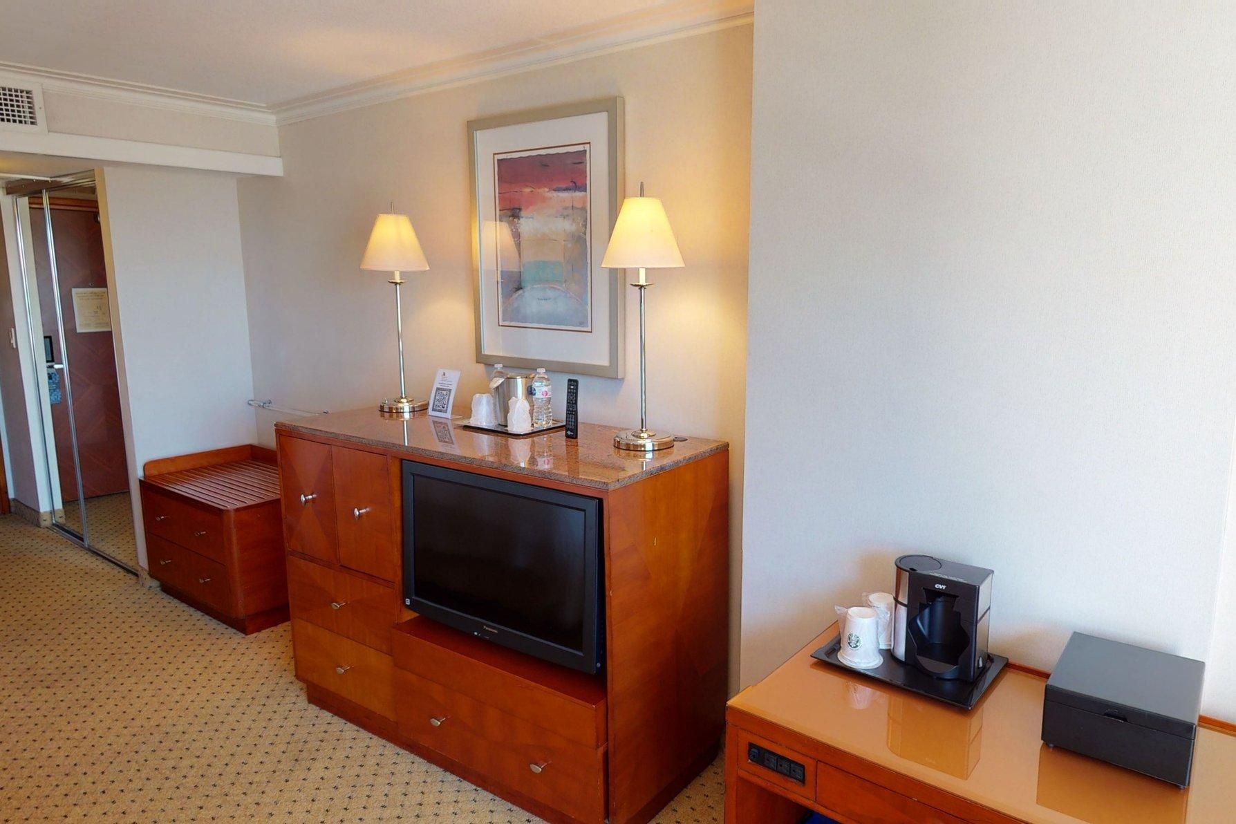 Deluxe Guest Room, 2 Double, Water View, High Floor