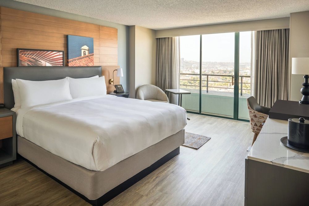 San Diego Marriott Mission Valley Room, 1 King Bed, Balcony 3