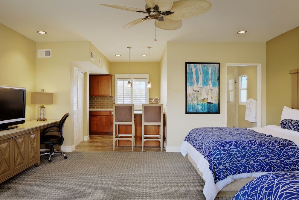 undefined Pacific Shores Inn on Pacific Beach 4