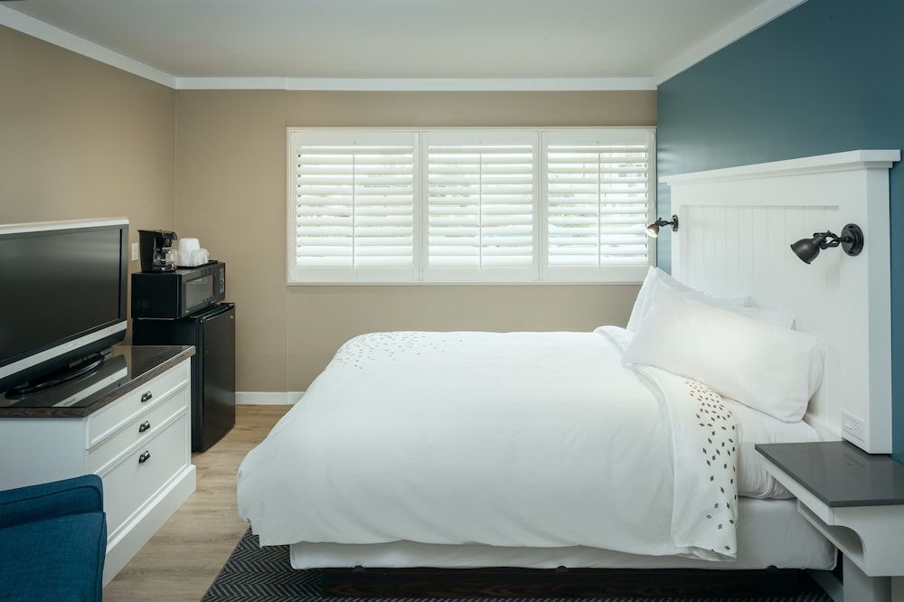 undefined Pacific Shores Inn on Pacific Beach 2