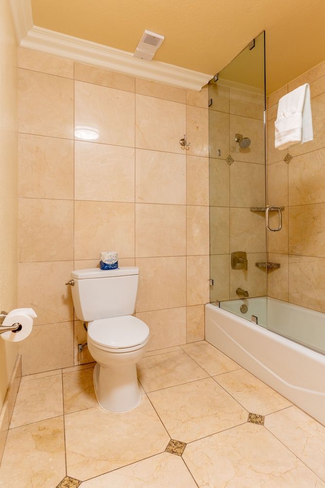 Pacific Terrace Hotel Standard Room (1 King Bed or 2 Queen Beds) 6