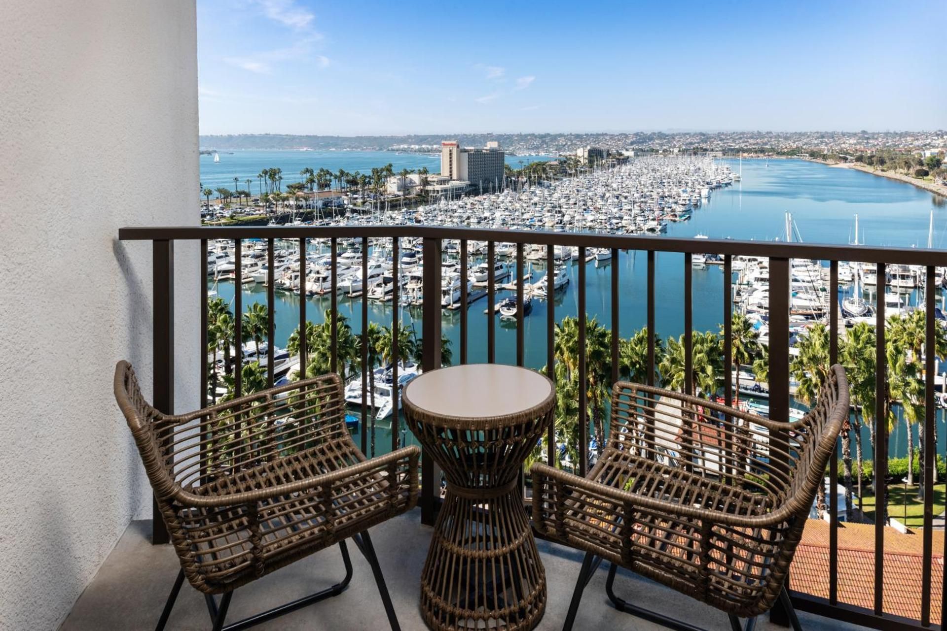 Renovated, Guest room, 1 King, Lanai Tower, Balcony