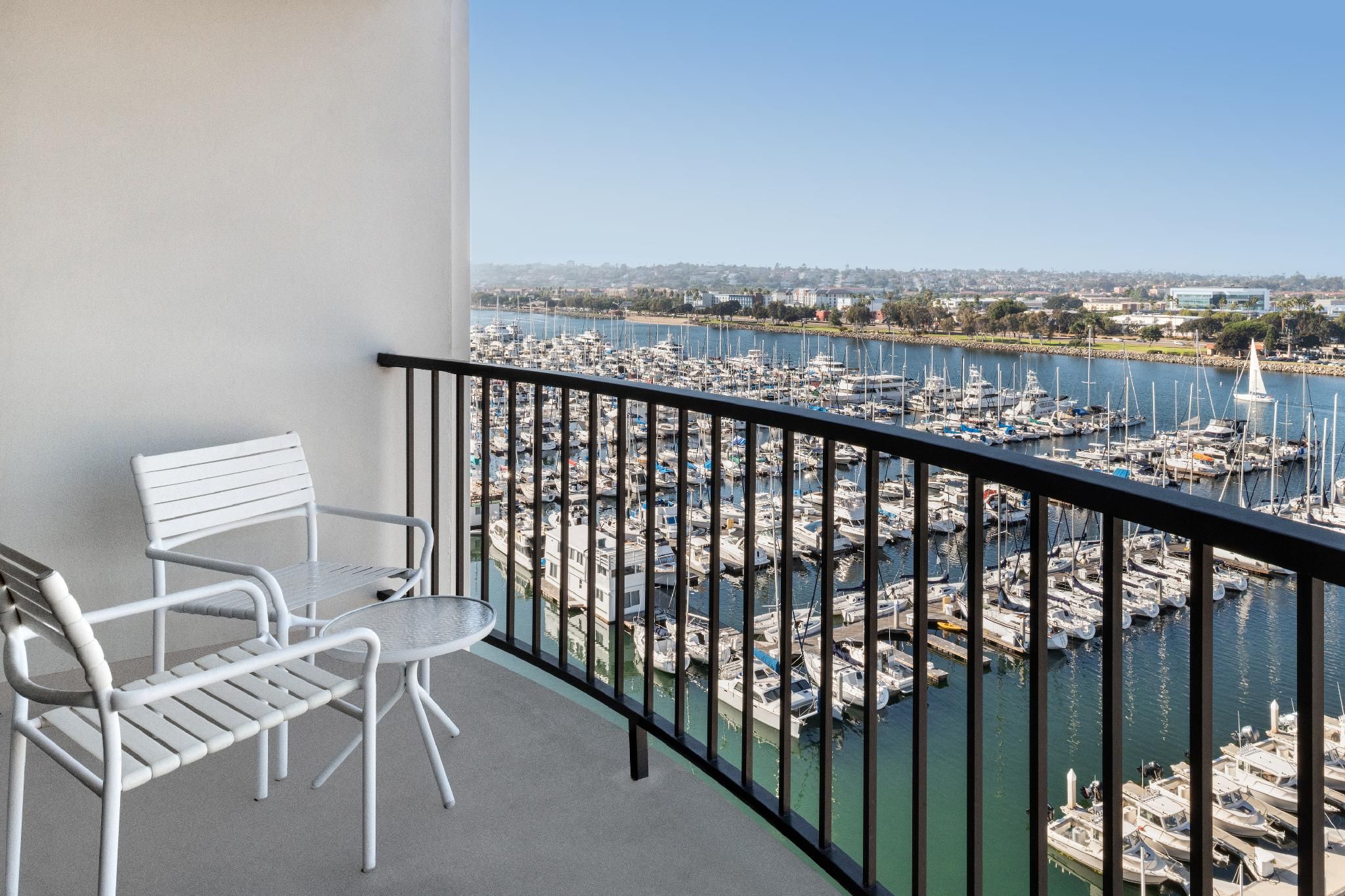 Bay View or Marina View, 1 Bedroom Executive Suite, 1 Queen Murphy, Sofa bed, Bay Tower, Balcony