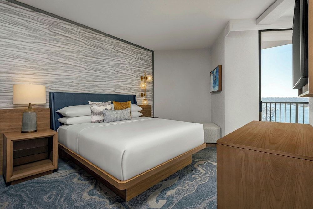 Suite, 1 King Bed with Sofa bed, Balcony