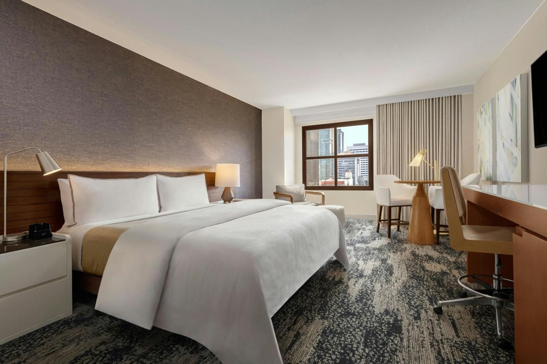 Deluxe King Room - Hearing Accessible/Upper Floor