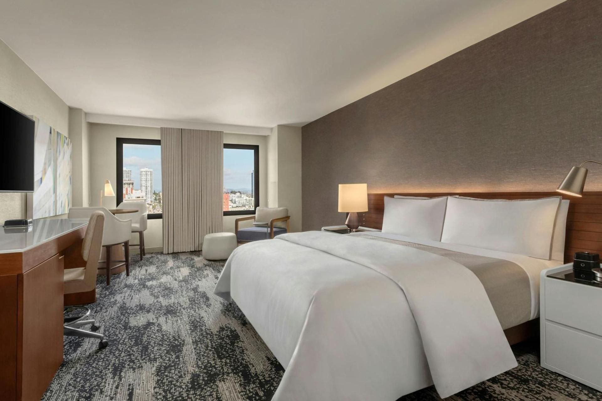 Premium King Room - High Floor/Hearing Accessible