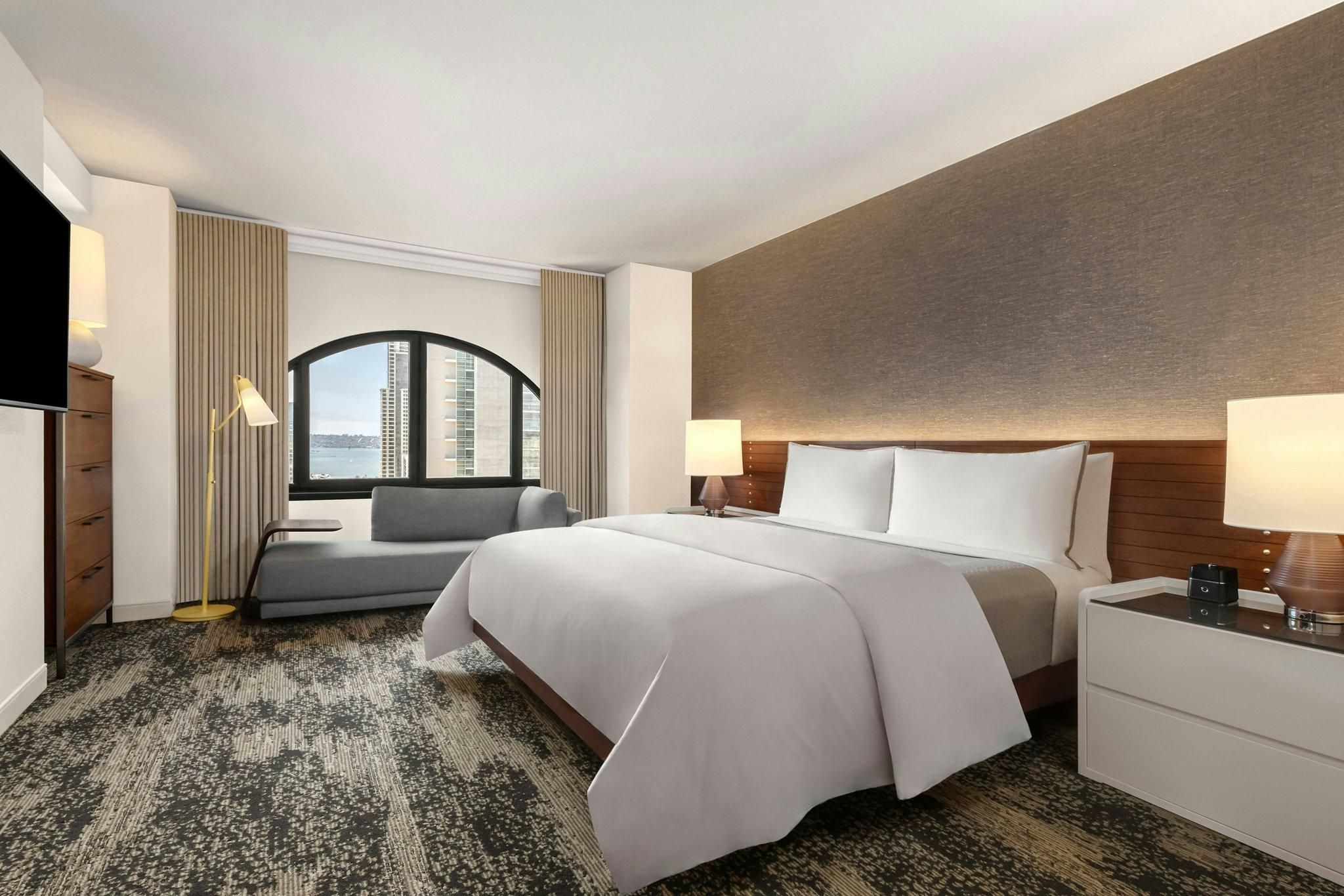 Bi-Level Suite, 1 King, Sofa Bed, Bay View