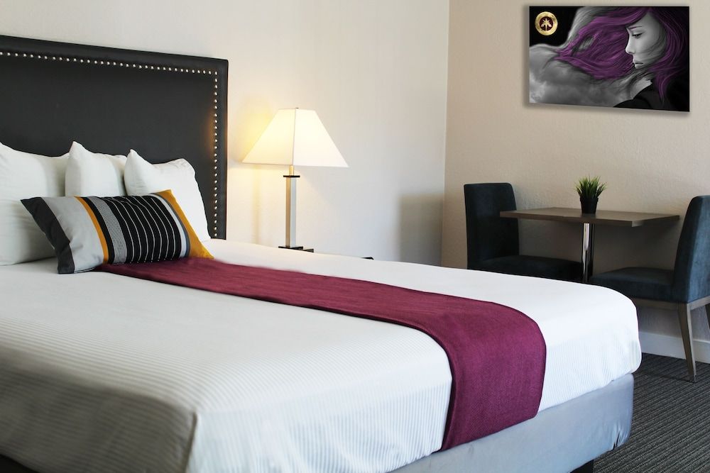 undefined Hotel Iris - San Diego 2