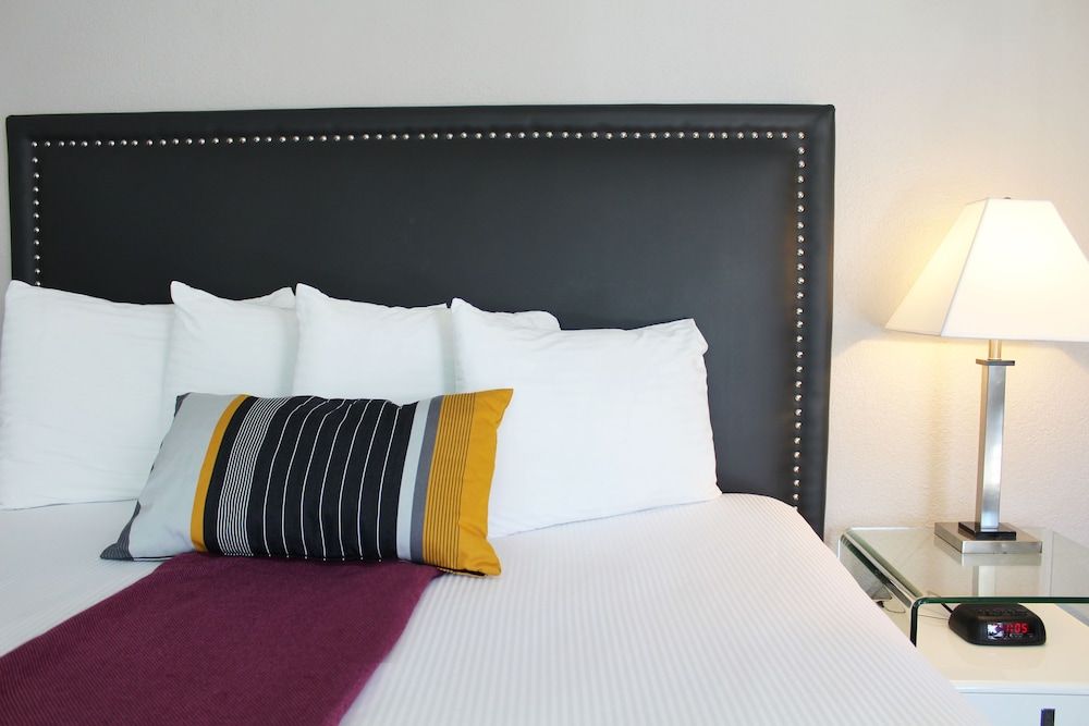 undefined Hotel Iris - San Diego 3