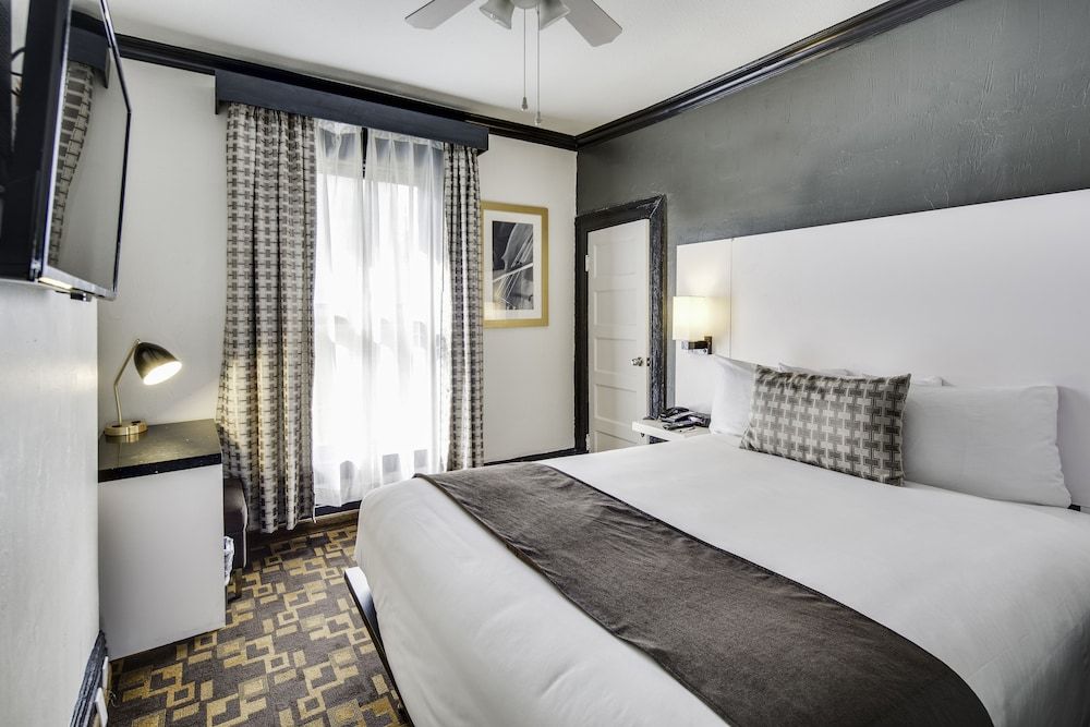 undefined Adante Hotel 8