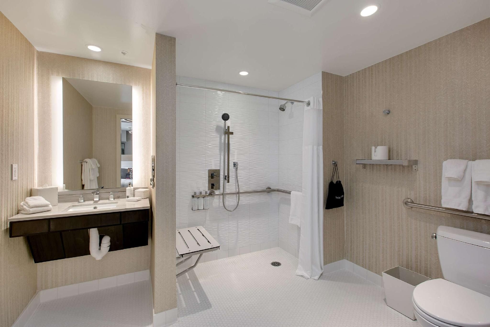 D1 - Mobility Accessible - Deluxe King