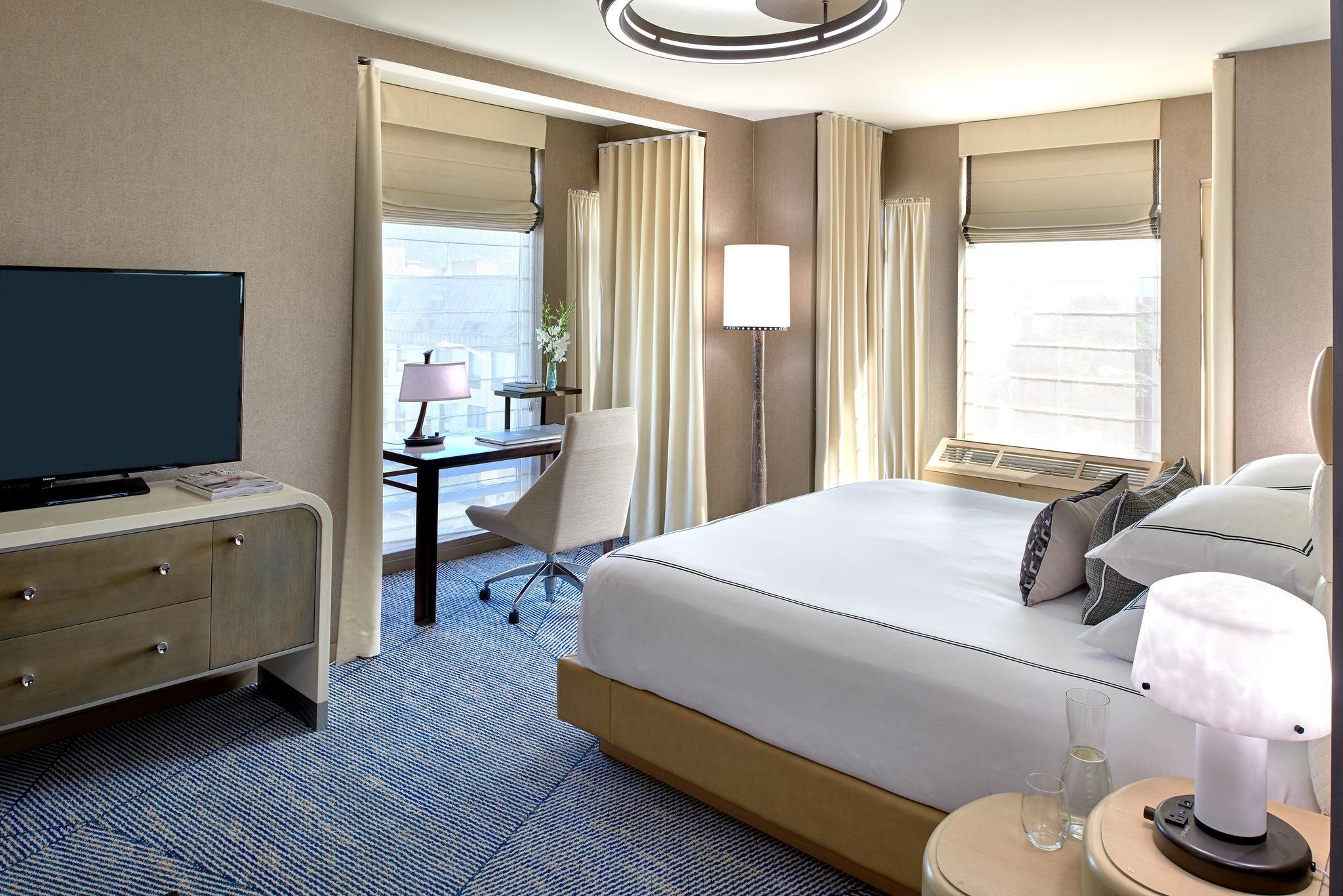 G1 - Mobility Accessible - Queen One-Bedroom Suite & Accessible Tub