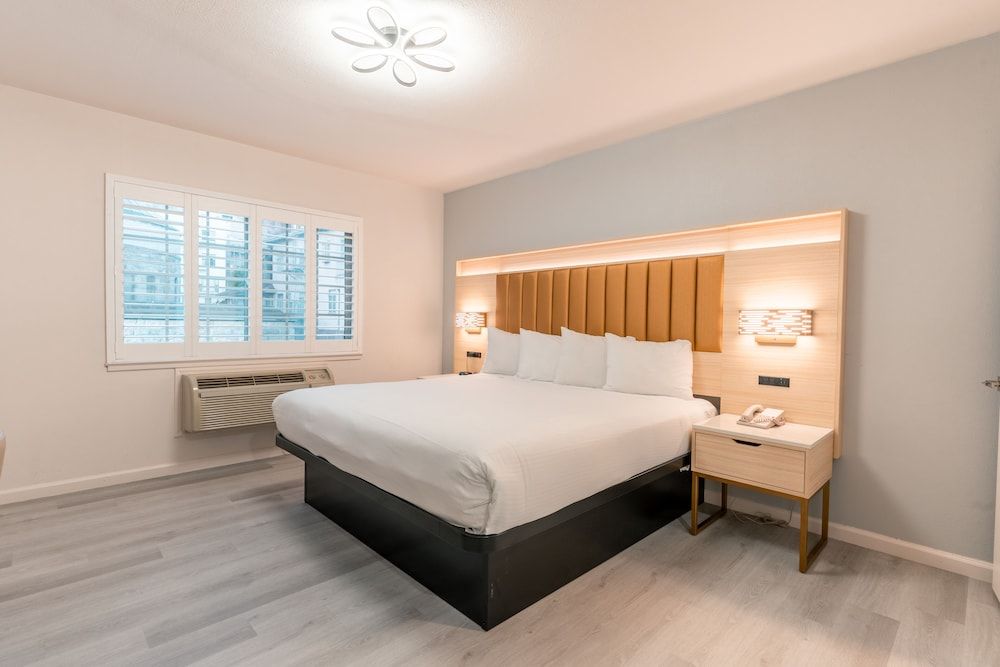 Deluxe Room, 1 King Bed