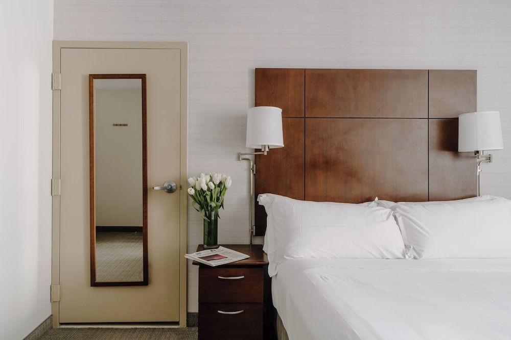 Club Quarters Hotel in San Francisco Club Room, 1 Queen Bed 7