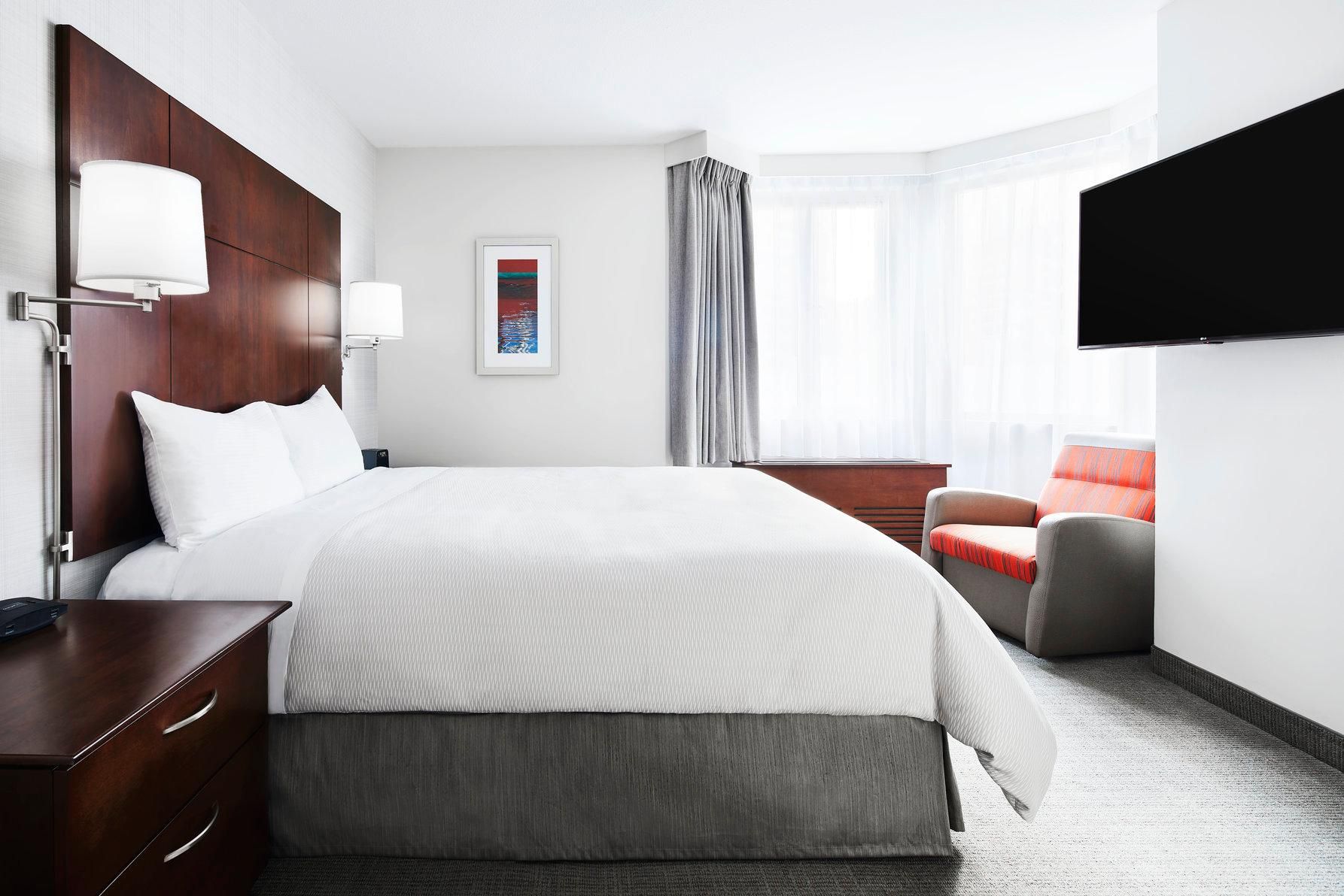 Suite with 1 King bed and Sofabed - No Smoking