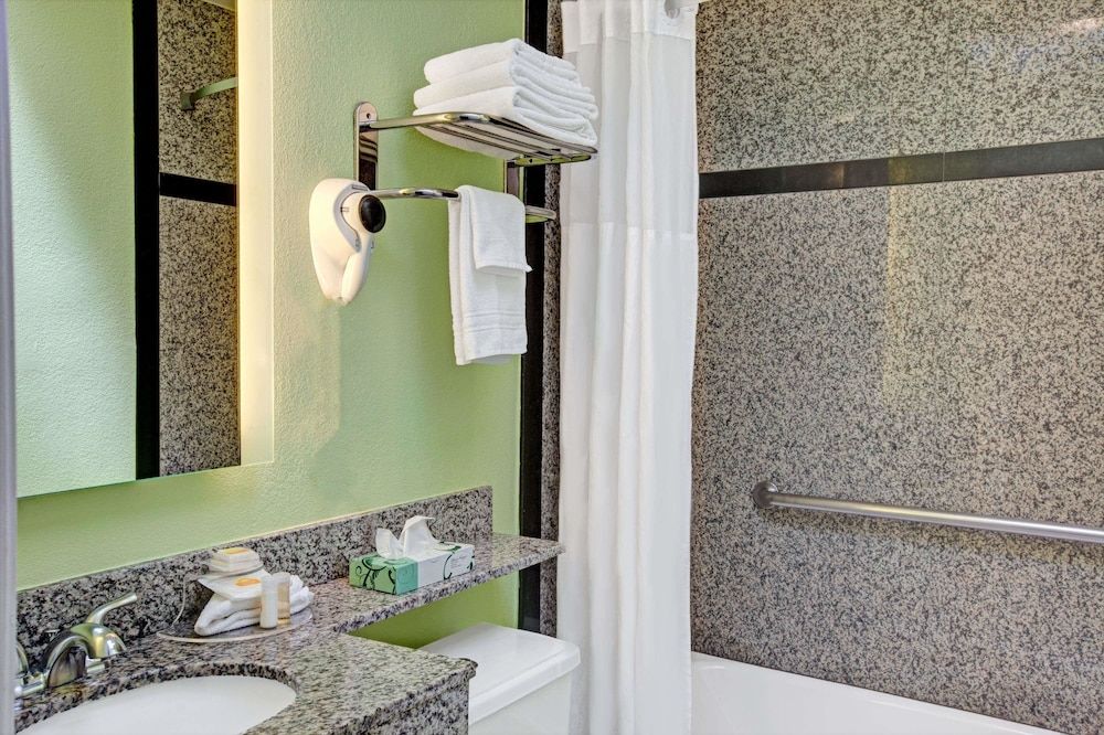 undefined Days Inn by Wyndham San Francisco - Lombard 9