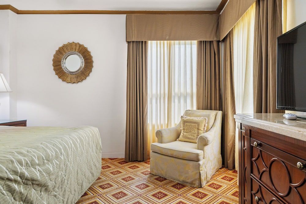 Embassy Hotel Room, 1 King Bed 6