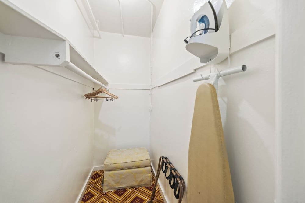 Embassy Hotel Room, 1 King Bed 22