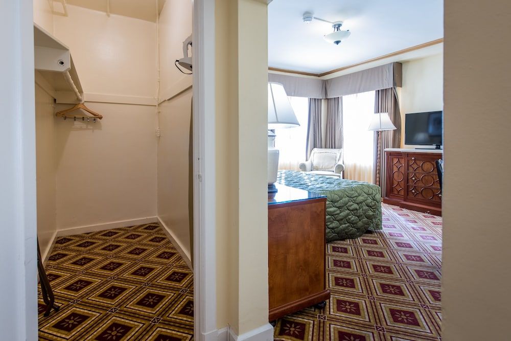 Embassy Hotel Room, 1 King Bed 14