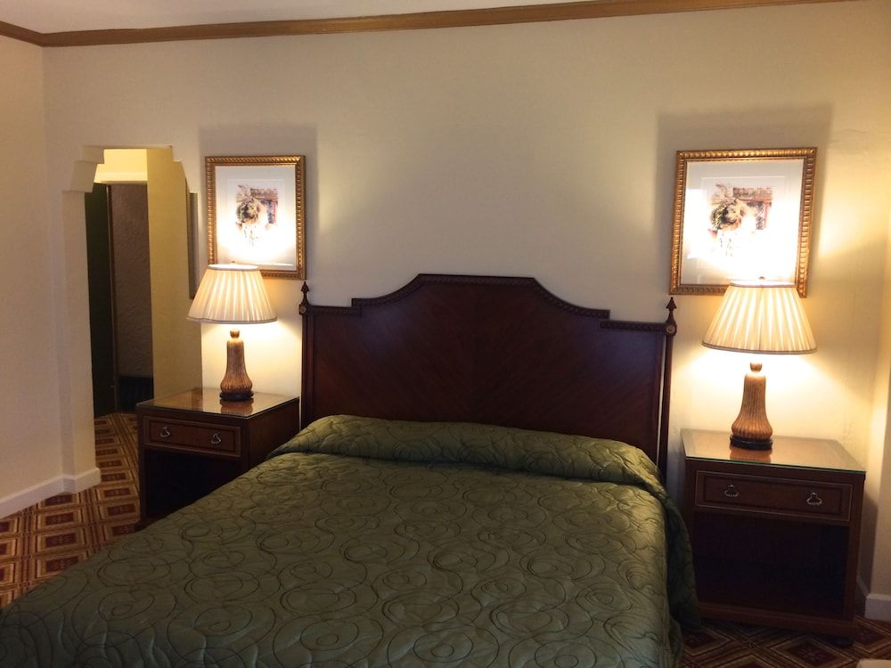 Embassy Hotel Room, 1 King Bed 17