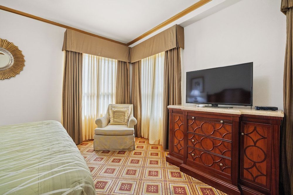 Embassy Hotel Room, 1 King Bed 12