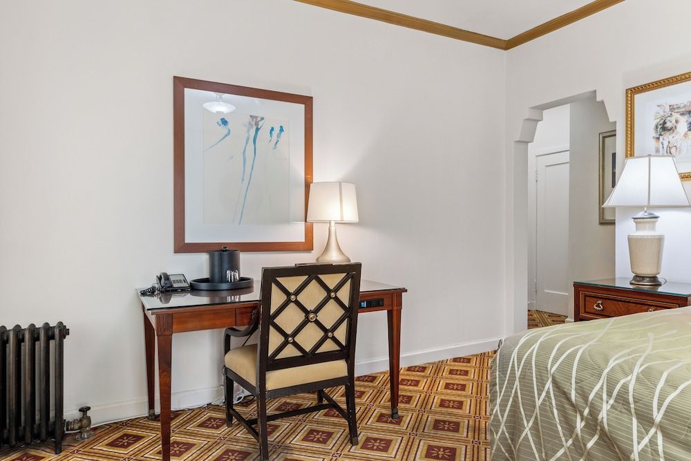 Embassy Hotel Room, 1 King Bed 29