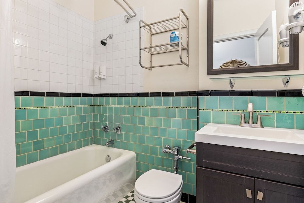 Embassy Hotel Room, 1 King Bed 23