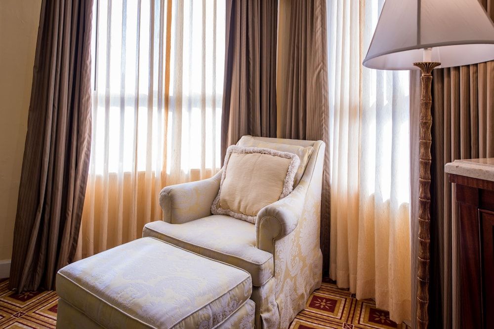 Embassy Hotel Room, 1 King Bed 30