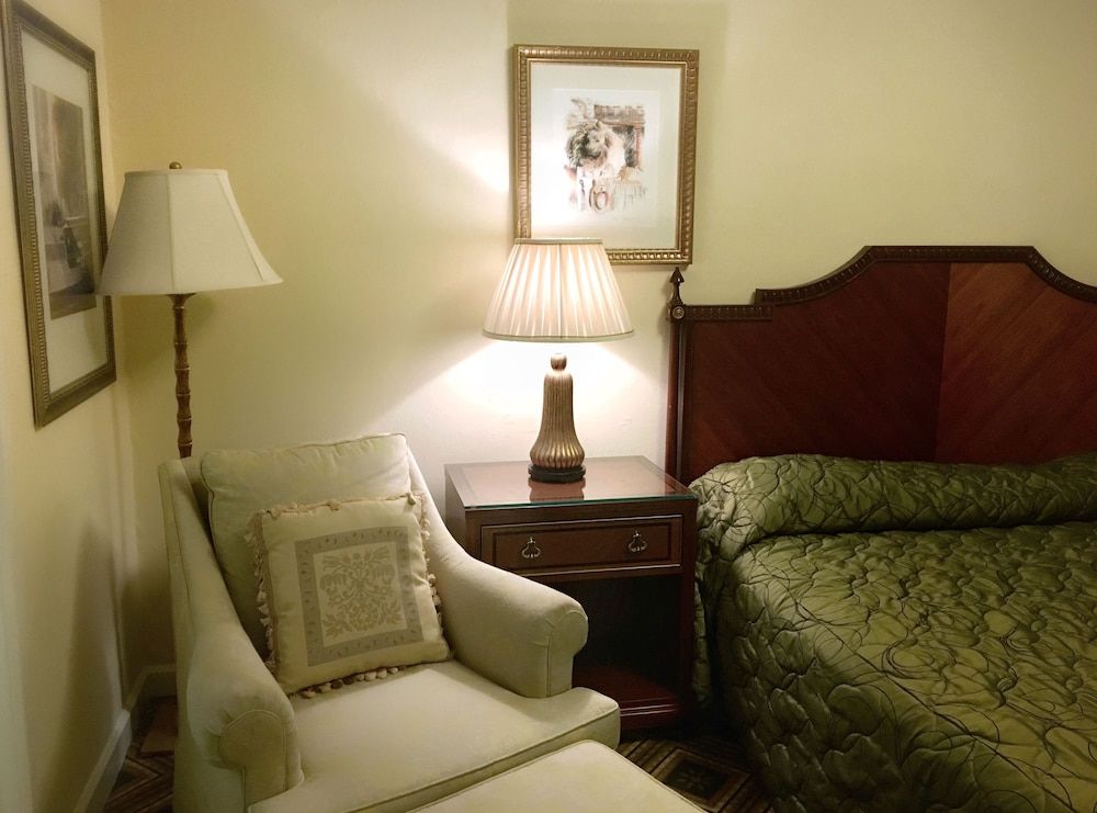 Embassy Hotel Room, 1 King Bed 31